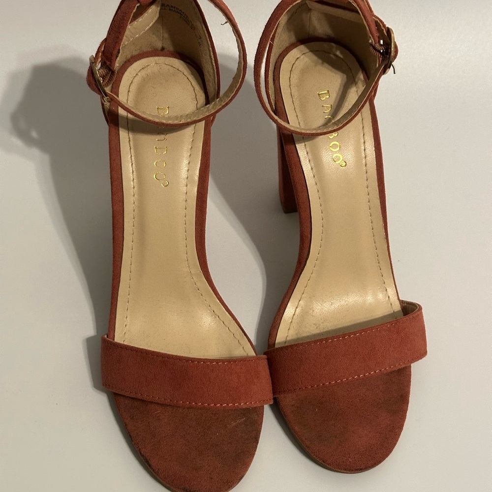 BAMBOO Women's Chunky Rose Suede Heel Sandal with Ankle Strap Size7 - Picture 2 of 6